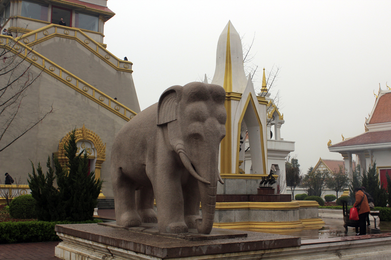 2017-03-30_144430 china-2017.jpg - Luoyang - Tempel des weien Pferdes